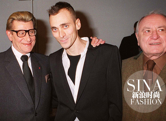 Yves-Saint-Laurent、Hedi-Slimane、Pierre-Bergé在Dior后臺的合影