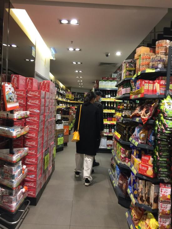 黃宗澤被曝與日籍女模Jun甜蜜逛超市 黃宗澤被曝與日籍女模Jun甜蜜逛超市