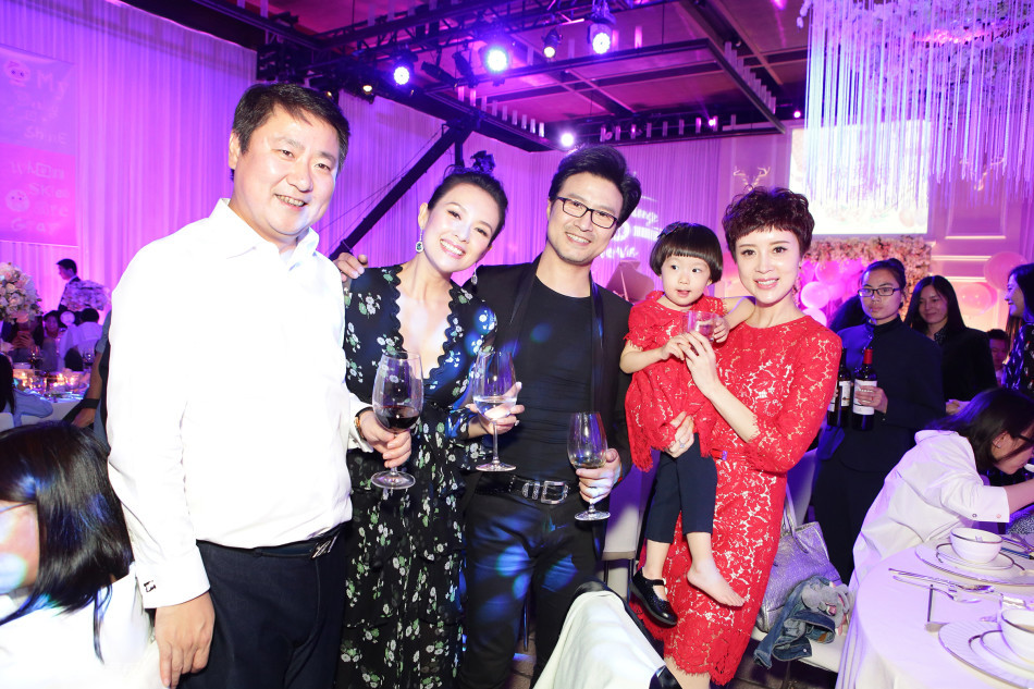 汪峰大女兒淚灑百日宴 汪峰大女兒淚灑百日宴