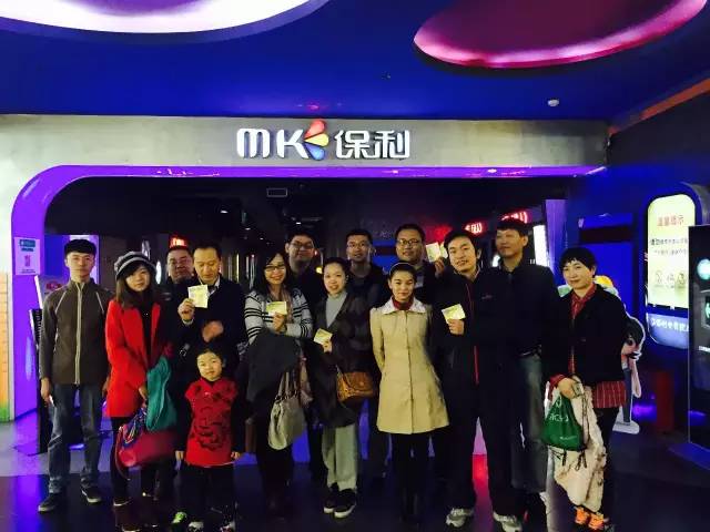 來(lái)張“全家福”，人齊了，我們準(zhǔn)備進(jìn)場(chǎng)嘍