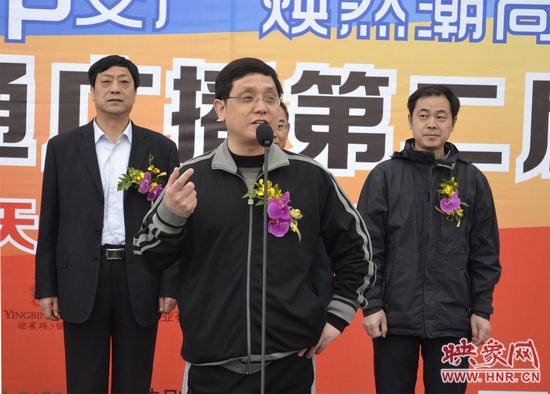 河南交通廣播總監(jiān)青峰做活動(dòng)講話 河南交通廣播總監(jiān)青峰做活動(dòng)講話