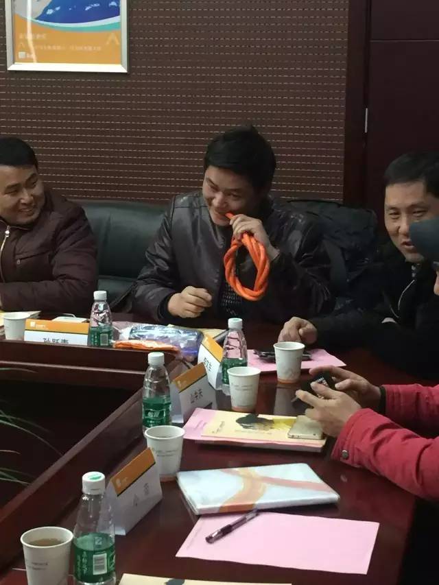 小編想問一下咬膠管的孫老師，優(yōu)質膠管的口感如何呢？