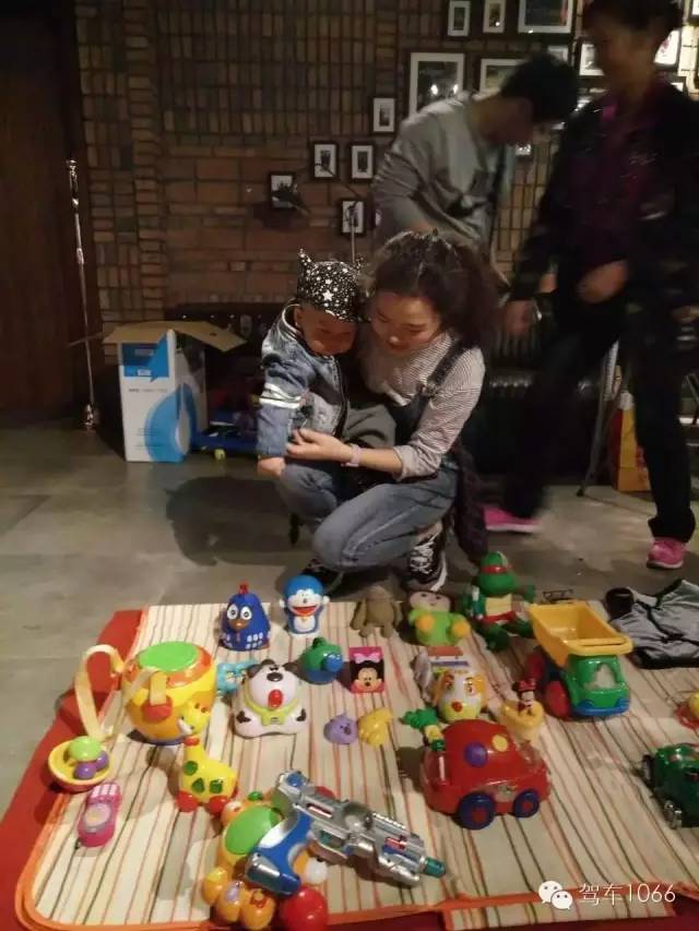 本次活動(dòng)最小的小老板，最后放大招了，玩具隨便拿，這壕情也沒(méi)sei了！