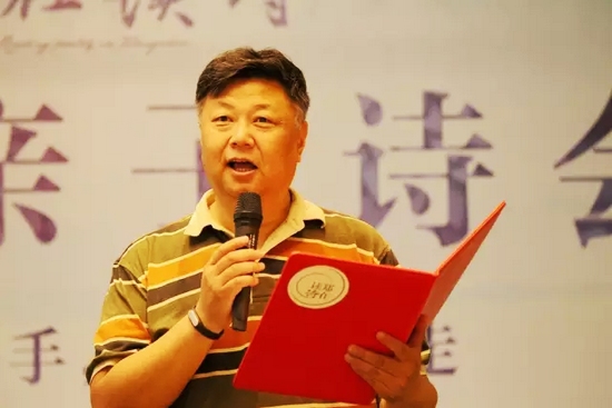 第一個節(jié)目便是重磅，大象融媒·欣欣象融網絡科技公司董事長魏峰帶來沈浩波的作品《在夏天時想起秋天》