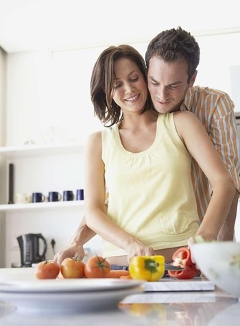 反其道而行，也對(duì)他若即若離