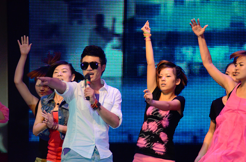 嗨！《我們一起聽歌吧》魅力881河南音樂廣播 DJ帥天 演唱曲目：《找自己》 帥呀??！