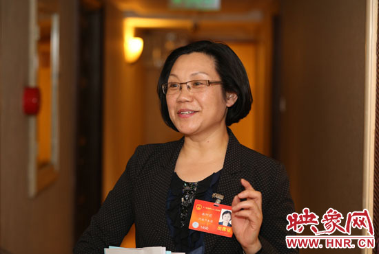 全國人大代表、商丘市實驗小學校長高阿莉做客映象網(wǎng)兩會微視。