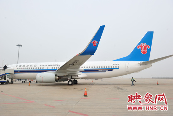 南航河南分公司新引進(jìn)的B1919號(hào)737-800型客機(jī) 南航河南分公司新引進(jìn)的B1919號(hào)737-800型客機(jī)