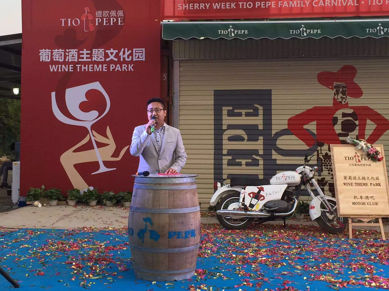 我們的巖歐巴出場嘍！真的是迷倒臺下一片！