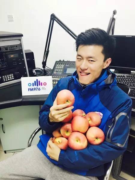 要不你跟我一身裸吧？來嘛來嘛……