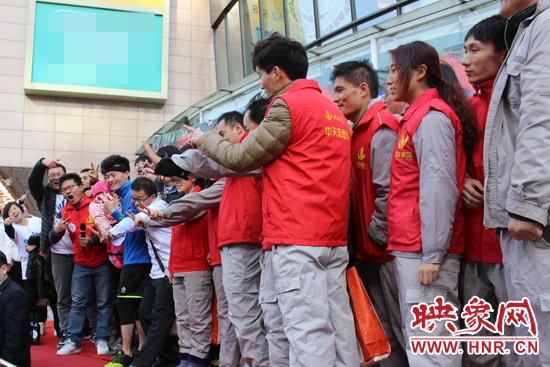 活動結(jié)束參與人員合影 活動結(jié)束參與人員合影