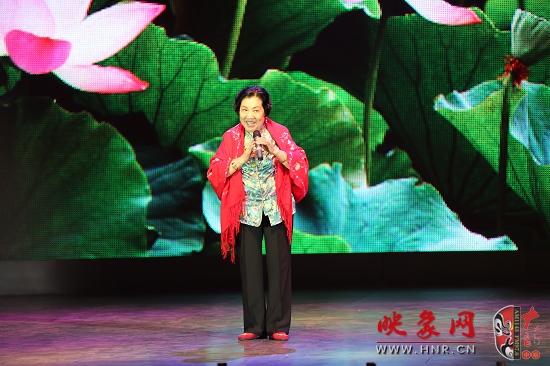 著名越調(diào)表演藝術(shù)家、越調(diào)皇后毛愛蓮演唱《白奶奶醉酒》選段“好一個俊俏的趙鳳英”