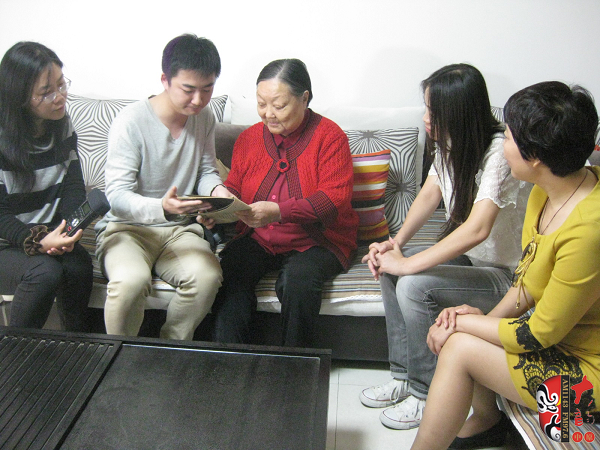 央視戲曲頻道、河南電臺(tái)戲曲廣播記者聯(lián)合采訪馬金鳳 央視戲曲頻道、河南電臺(tái)戲曲廣播記者聯(lián)合采訪馬金鳳