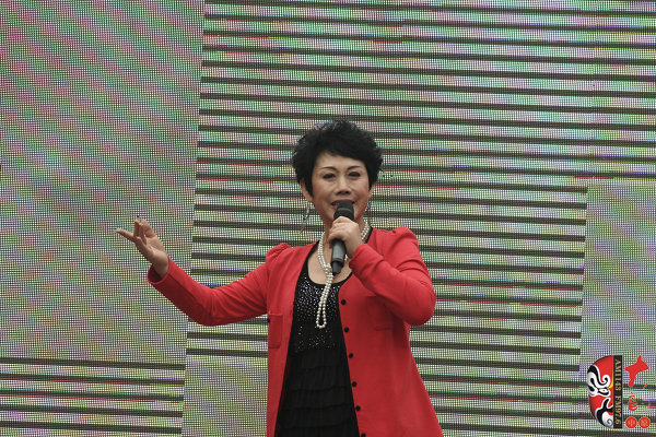 著名豫劇表演藝術(shù)家魏俊英現(xiàn)場(chǎng)演唱豫劇《紅菊》選段“十祝?！?、《五世請(qǐng)纓》選段“先王爺封我是個(gè)長(zhǎng)壽星”