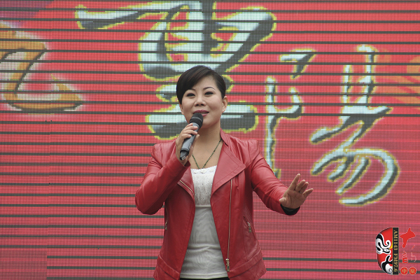 河南電視臺(tái)《梨園春》明星擂主張艷紅演唱越調(diào)《收姜維》選段“三傳令”