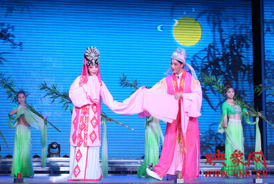 豫劇《必正與妙?！匪季d綿恨綿綿　演唱者：木子　池城