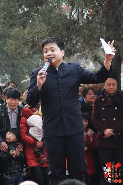 戲曲廣播《戲迷樂(lè)》主持人劉小胖演出前熱場(chǎng)