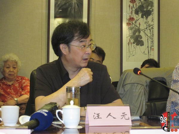 中國戲曲音樂學會副會長、江蘇省劇協(xié)主席汪人元