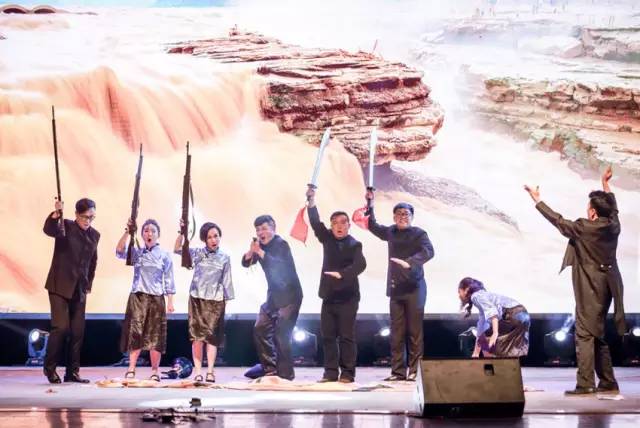 作為本場晚會的最后一個節(jié)目，《黃河大合唱》刷新你完全不一樣的體驗。