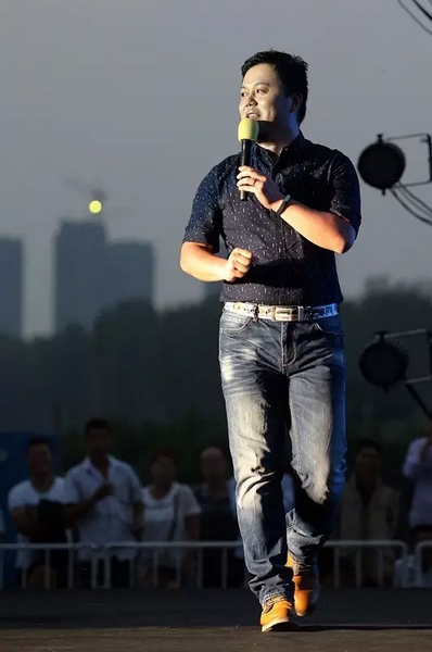 莫非此刻是在向前走還是向后移？