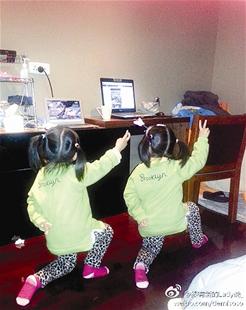 艦載機(jī)起飛手勢(shì)引發(fā)模仿熱潮 艦載機(jī)起飛手勢(shì)引發(fā)模仿熱潮