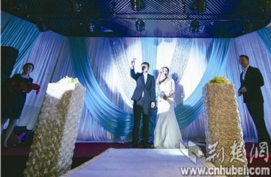 經(jīng)過執(zhí)著追求和3年戀愛，昨日，25歲的武漢小伙張巖終于娶回黑龍江姑娘張巖