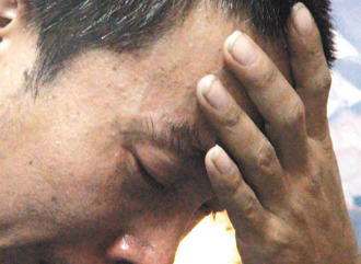 10歲方姓男童遭割喉殺害，父親淚流不止說，小兒子走了，他不知道該如何活下去。 臺灣《聯(lián)合報》