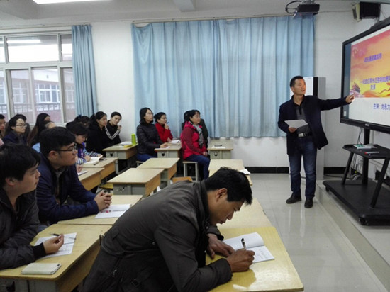 劉永力書記主講，全體黨員和教師參會聆聽