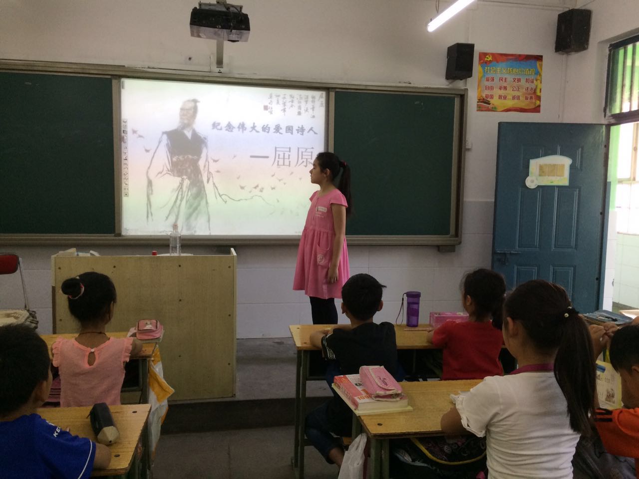 隊員們進行“端午時節(jié)話屈原”講故事比賽 隊員們進行“端午時節(jié)話屈原”講故事比賽