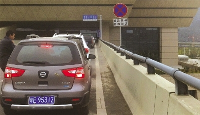 鄭州東站進站區(qū)8個攝像頭拍違章 鄭州東站進站區(qū)8個攝像頭拍違章