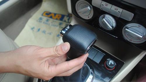 如何通過內(nèi)飾選優(yōu)質(zhì)二手車 注意謹(jǐn)防泡水車 如何通過內(nèi)飾選優(yōu)質(zhì)二手車 注意謹(jǐn)防泡水車