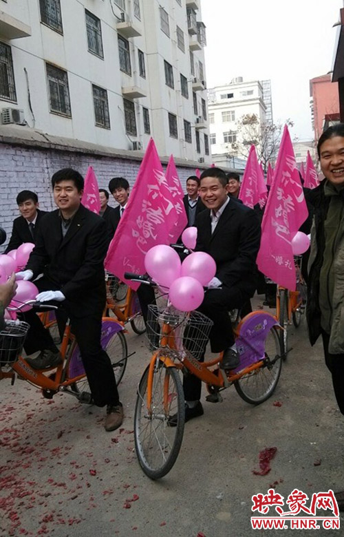 自行車隊(duì)迎親 自行車隊(duì)迎親