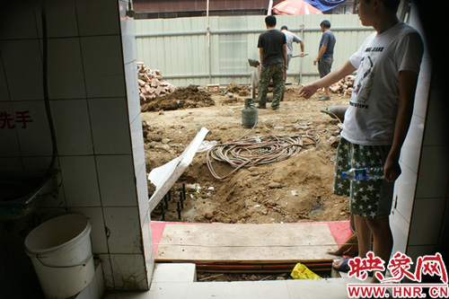 廚房后面工地施工現(xiàn)場 廚房后面工地施工現(xiàn)場