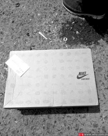 劉先生下單訂購的運動鞋包裝為“耐克”，里面卻是“安踏”。 受訪者供圖