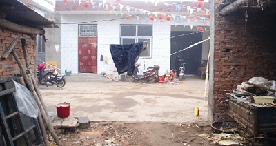 辦喜事扯的彩條還沒(méi)有褪色，這個(gè)農(nóng)家小院就發(fā)生了慘案。