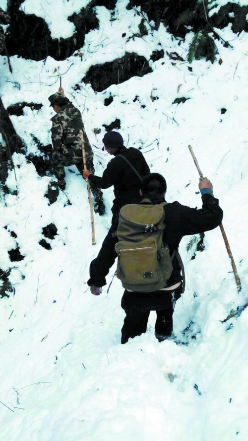 大雪封路，搜尋變得艱難　家屬/供圖