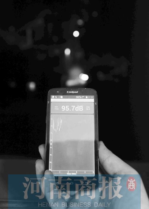 在黃先生家中，測(cè)得噪音為95.7分貝