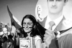 1日，土耳其民眾游行支持巴沙爾政權(quán)。新華社發(fā)