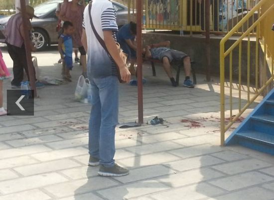 游客被激素風車甩出受傷。