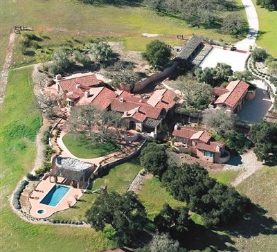 據(jù)稱(chēng)這就是鄧文迪與布萊爾私會(huì)的“默多克牧場(chǎng)”。