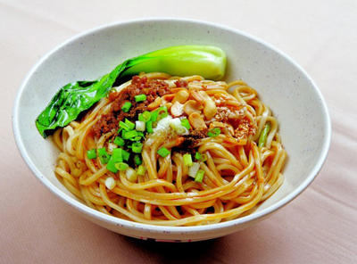 曬家鄉(xiāng)美食 網友：讓不讓人吃方便面了？