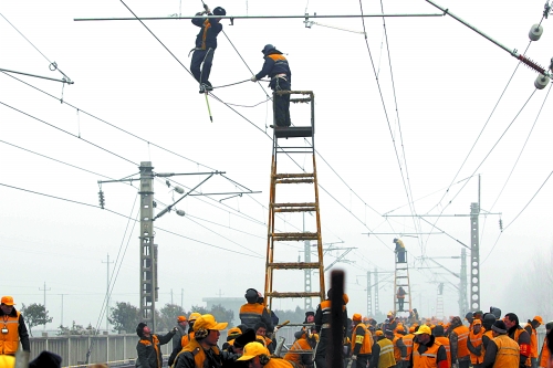 百年京廣鐵路為南水北調(diào)總干渠“讓路” 百年京廣鐵路為南水北調(diào)總干渠“讓路”