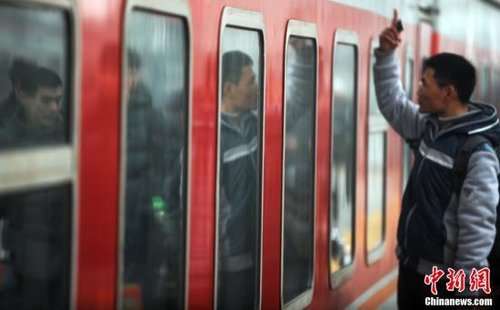 中國式離別引網(wǎng)友共鳴:舍不得爸媽還是要走 中國式離別引網(wǎng)友共鳴:舍不得爸媽還是要走