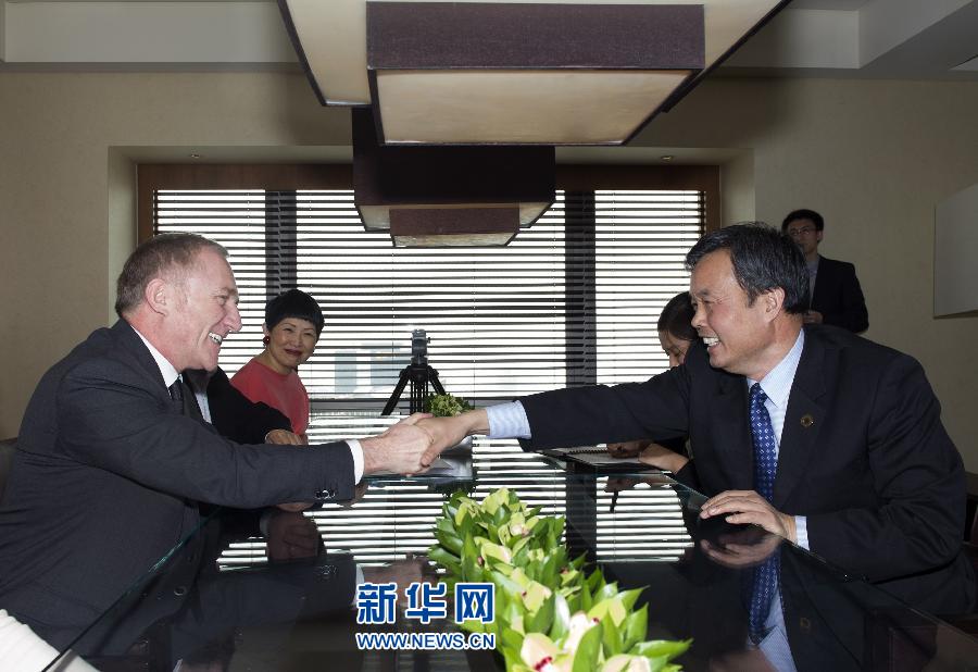 4月26日，國(guó)家文物局副局長(zhǎng)宋新潮代表中方向法國(guó)有關(guān)方面負(fù)責(zé)人表示感謝。當(dāng)日，法國(guó)皮諾家族在北京宣布