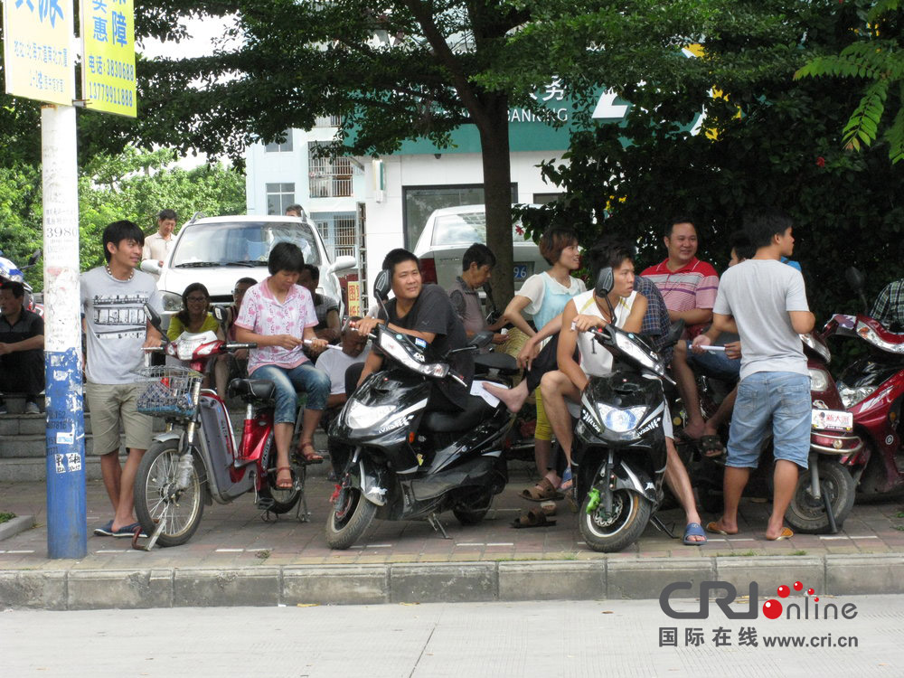 2013年07月10日，廣西壯族自治區(qū)北海市，依然有很多外地人聽信謠言不肯離去。圖片來源：飛影/CF