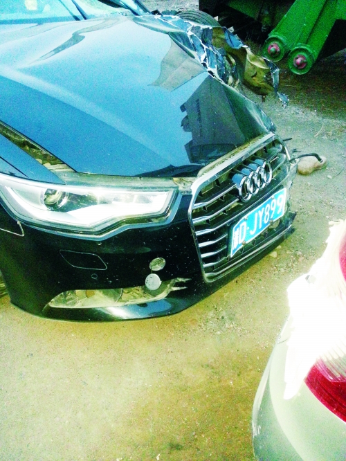 從肇事車的現(xiàn)狀可以想見車禍之慘 從肇事車的現(xiàn)狀可以想見車禍之慘