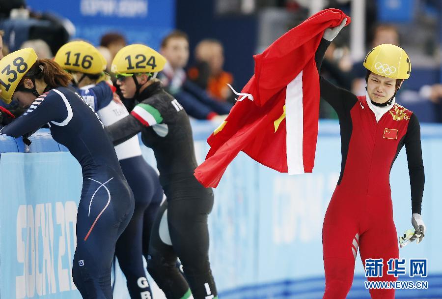 2月13日，中國選手李堅柔（右）在比賽后慶祝。