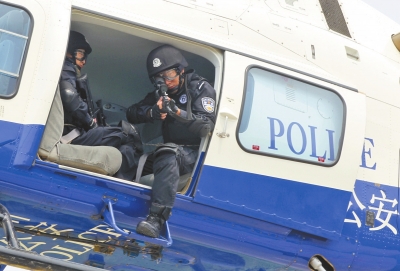 遇緊急情況，機(jī)載狙擊手可實(shí)施對(duì)地打擊。