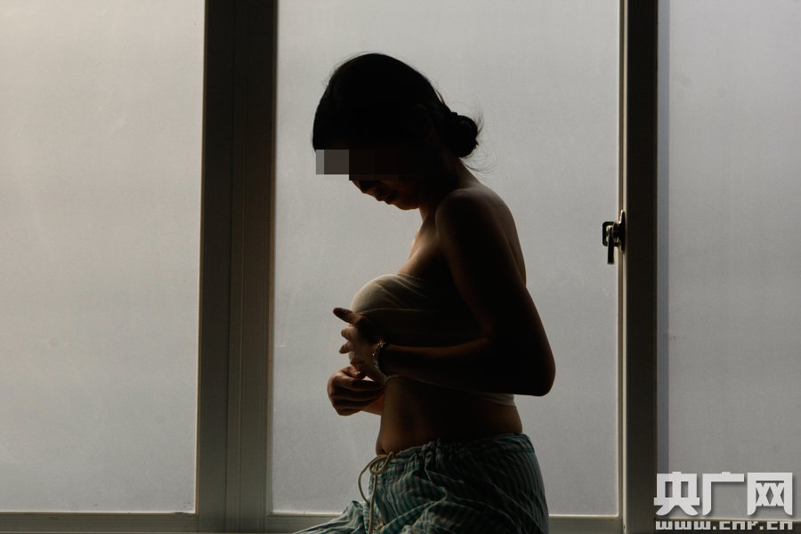 將挑戰(zhàn)國內(nèi)最大的600cc隆胸假體，誓要成為“中國最胸辣媽”。