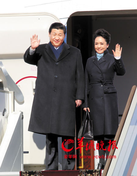 國家主席習近平首次出訪俄羅斯，夫人彭麗媛陪同。